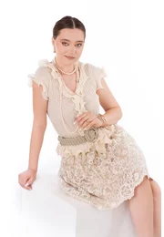 Bluza cream cu volane decorative