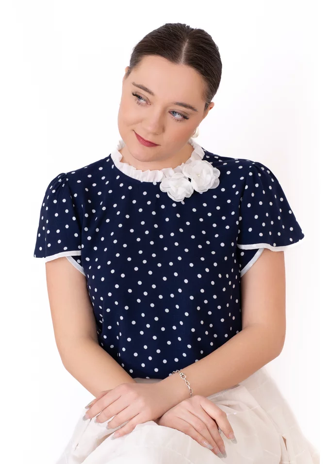 Bluza cream dots cu detalii fine crem