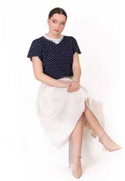 Bluza cream dots decorata cu floare si perle