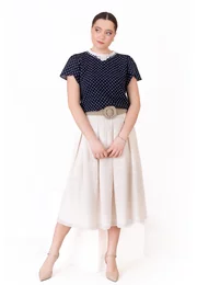 Bluza cream dots decorata cu floare si perle