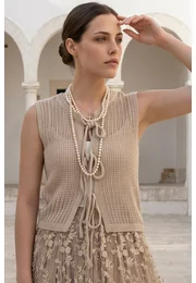 Bluza crem fara maneci din macrame cu inchidere frontala