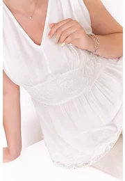 Bluza de vara alba cu peplum accesorizata cu boderie