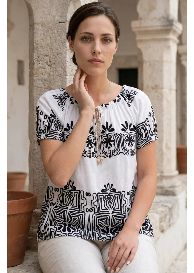 Bluza de vara crem cu print abstract negru