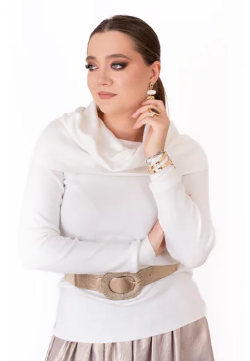 Bluza din tricot  alba cu gat cazut