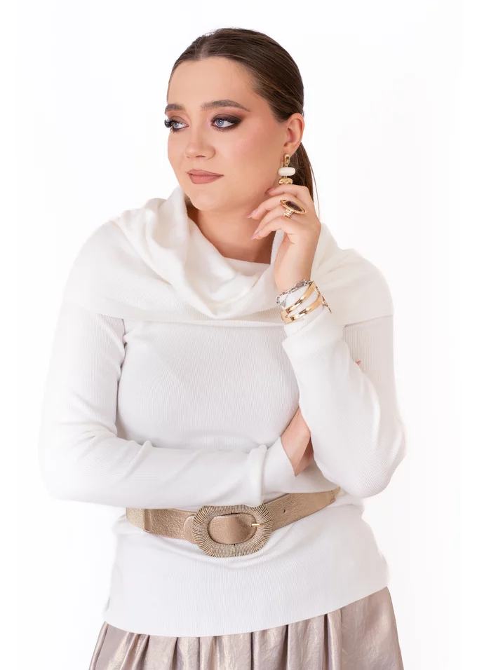 Bluza din tricot  alba cu gat cazut