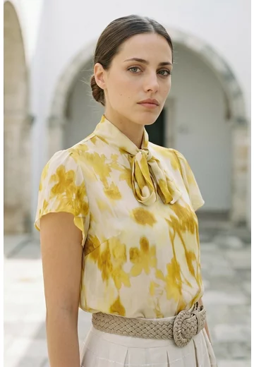 Bluza din vascoza soft vanilla cu print floral