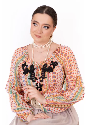 Bluza eleganata policolor accesorizata cu broderie
