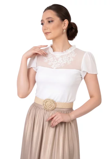 Bluza eleganta alba accesorizata cu voal si broderie
