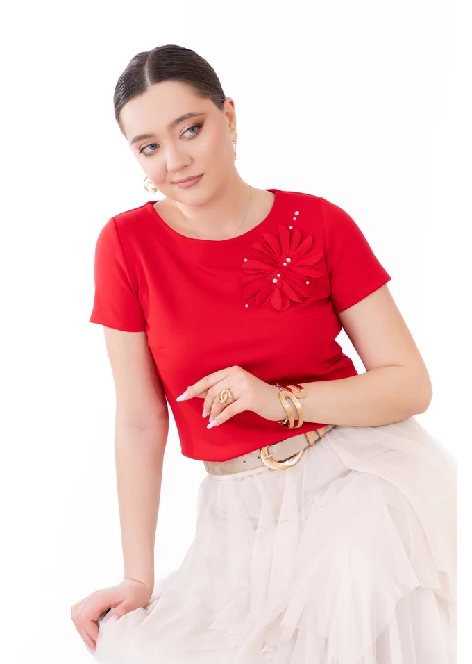 Bluza eleganta cherry decorata cu petale si perle