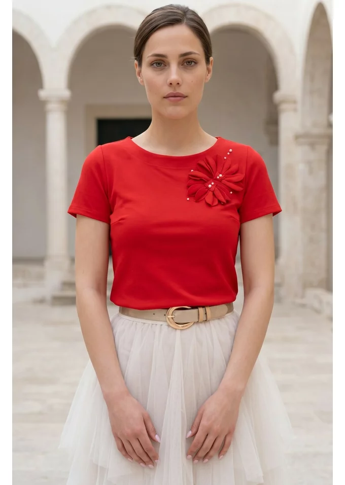 Bluza eleganta cherry decorata cu petale si perle