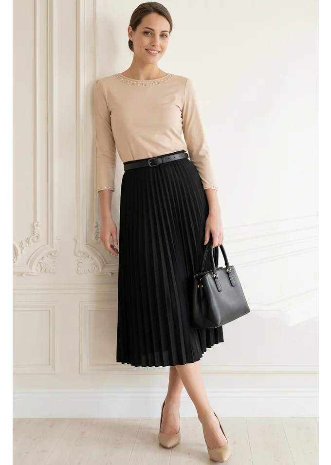 Bluza eleganta cream decorata cu colier din pietre , perle si strasuri