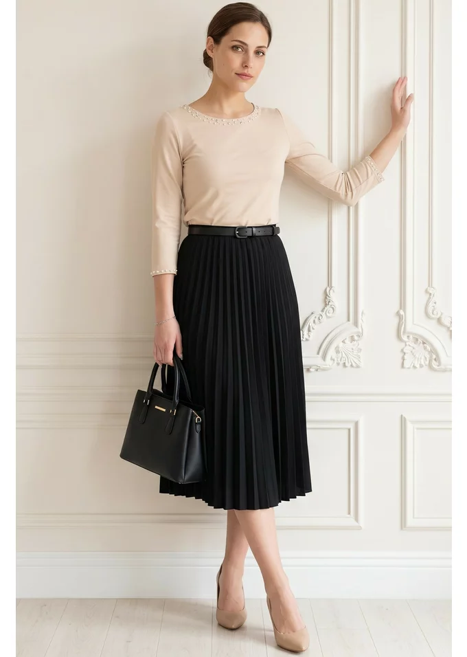 Bluza eleganta cream decorata cu colier din pietre si perle