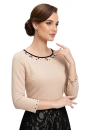 Bluza eleganta cream decorata cu colier din strasuri si perle