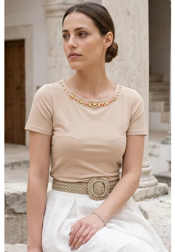 Bluza eleganta cream decorata cu pietre si perle  in contrast