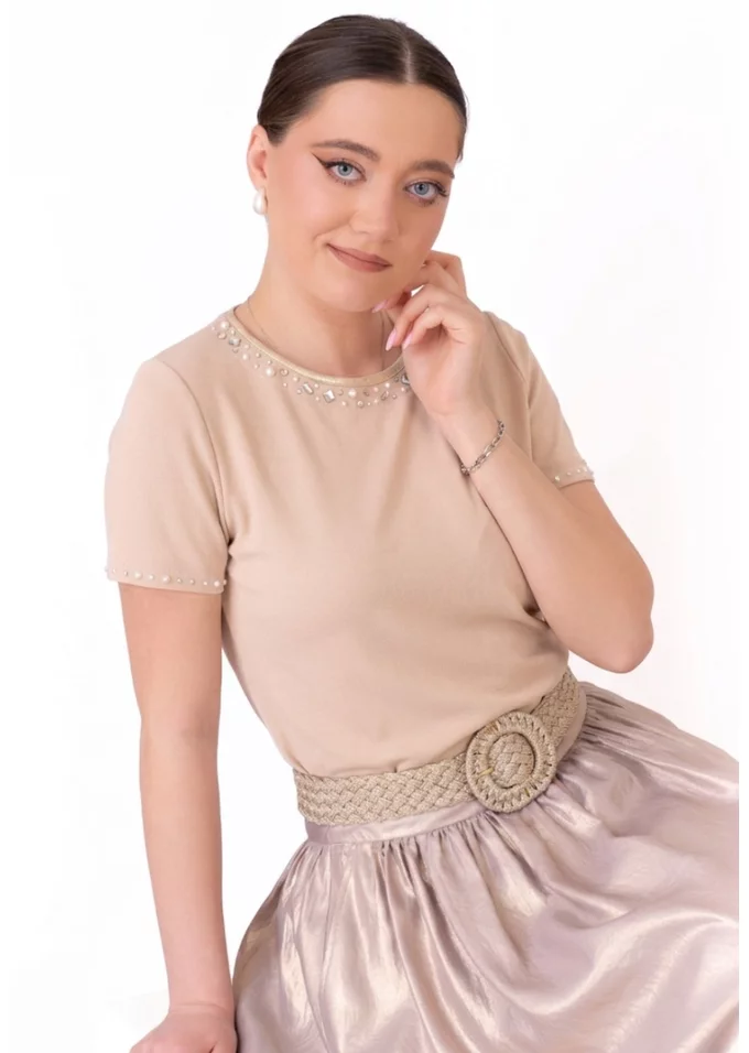 Bluza eleganta cream decorata cu strasuri si perle