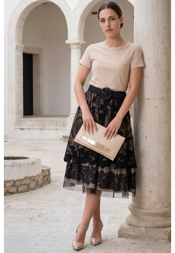 Bluza eleganta cream decorata cu strasuri si perle