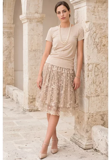 Bluza eleganta crem cu detaliu din pietre si strasuri