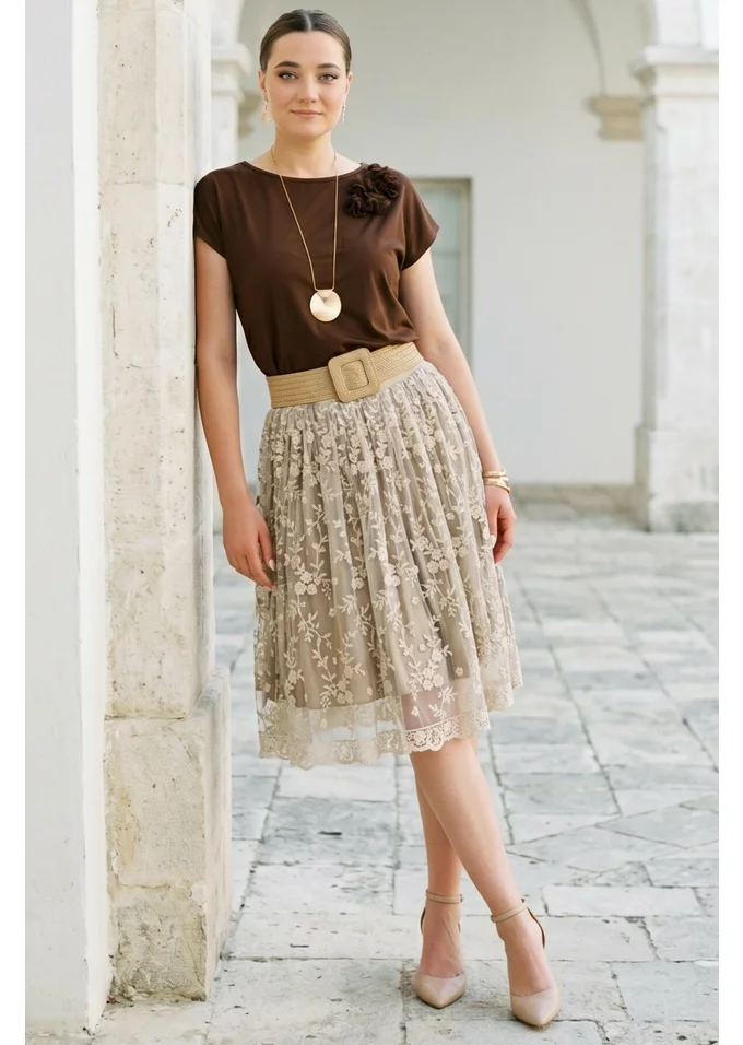 Bluza eleganta dark brown tip chimono decorata cu flori