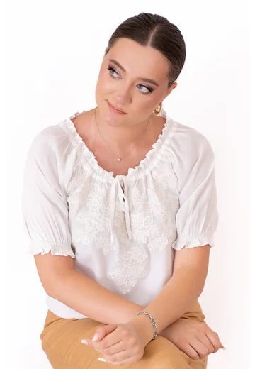 Bluza eleganta decorata cu broderie ton in ton