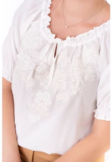 Bluza eleganta decorata cu broderie ton in ton