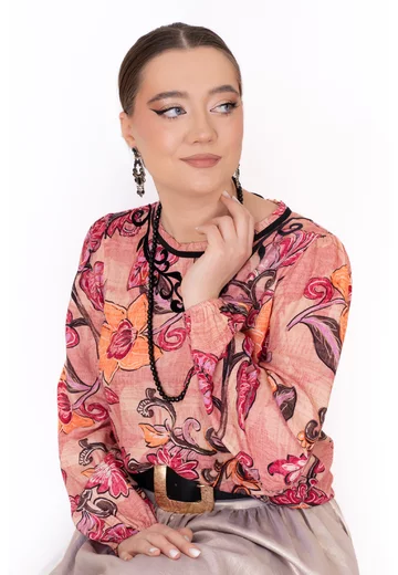 Bluza eleganta decorata cu catifea