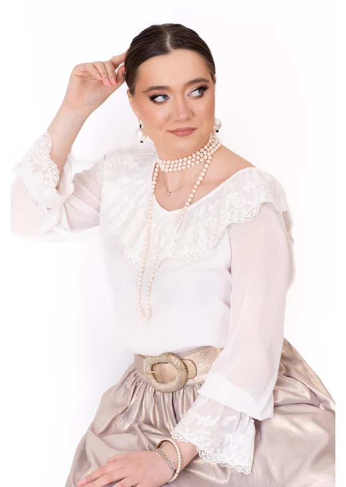 Bluza eleganta decorata cu dantela