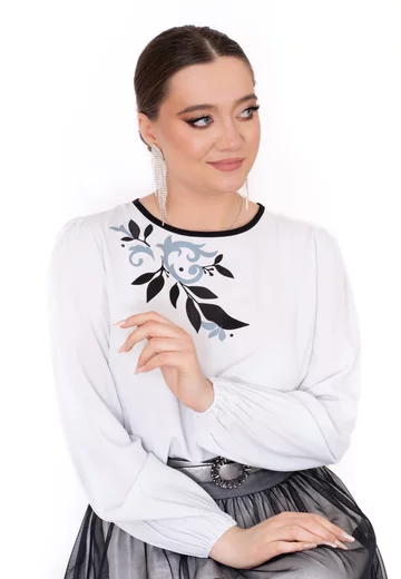 Bluza eleganta din vascoza grizata cu model brodat