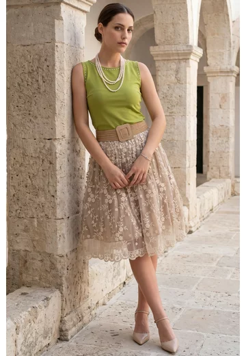 Bluza eleganta eclat green  fara maneci accesorizata cu perle