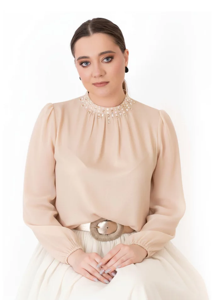 Bluza eleganta gold sidef decorata cu colier din pietre si perle
