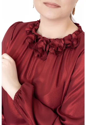 Bluza eleganta grena sidefat decorata cu flori