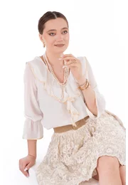 Bluza eleganta ivory cu accente gold si detaliu tip cascada