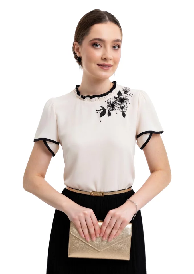 Bluza eleganta ivory cu volanas si detalii elegante in contrast