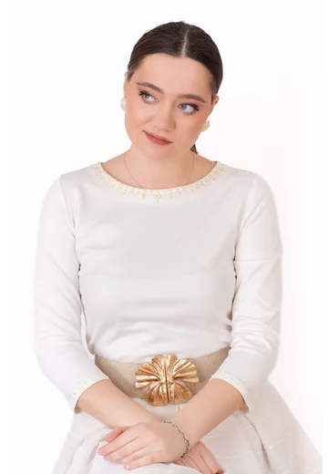 Bluza eleganta ivory decorata cu colier din perle