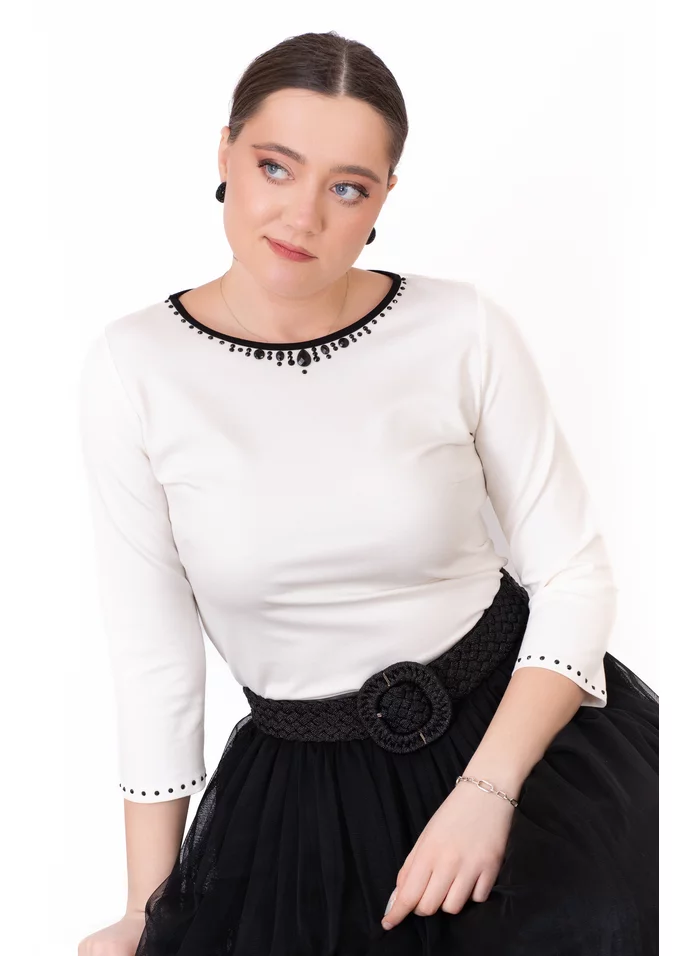 Bluza eleganta ivory decorata cu colier din  strasuri in contrast