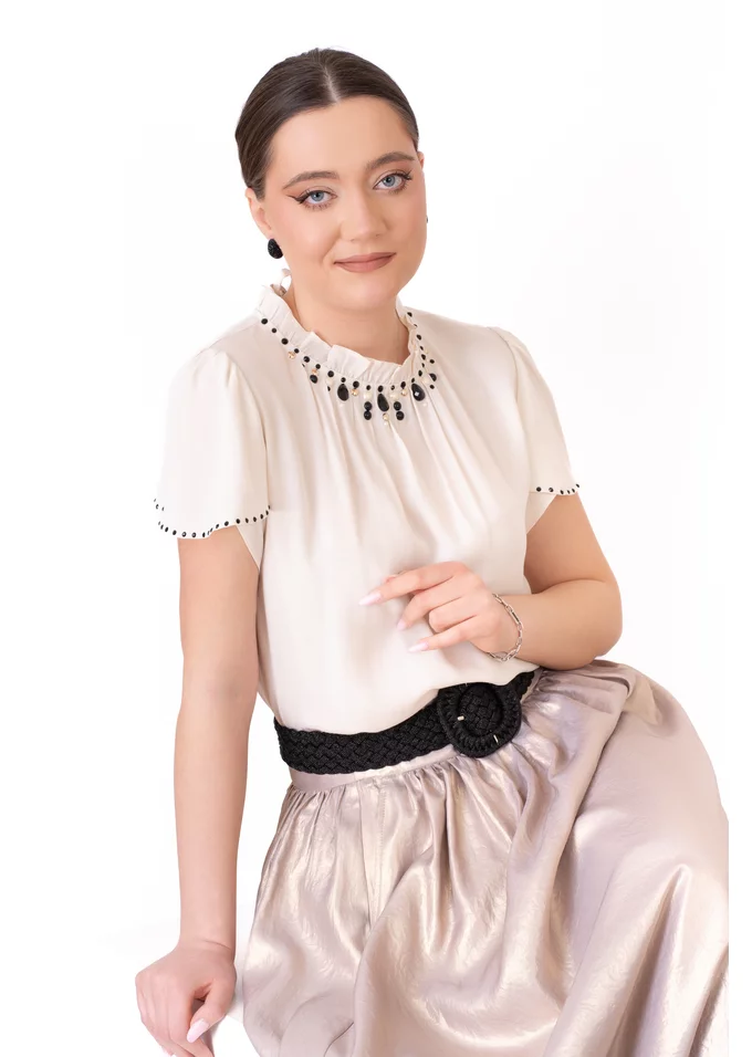 Bluza eleganta ivory decorata cu pietre si strasuri
