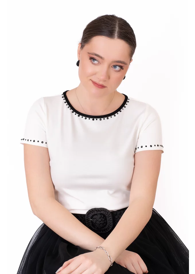 Bluza eleganta ivory decorata cu strasuri in contrast