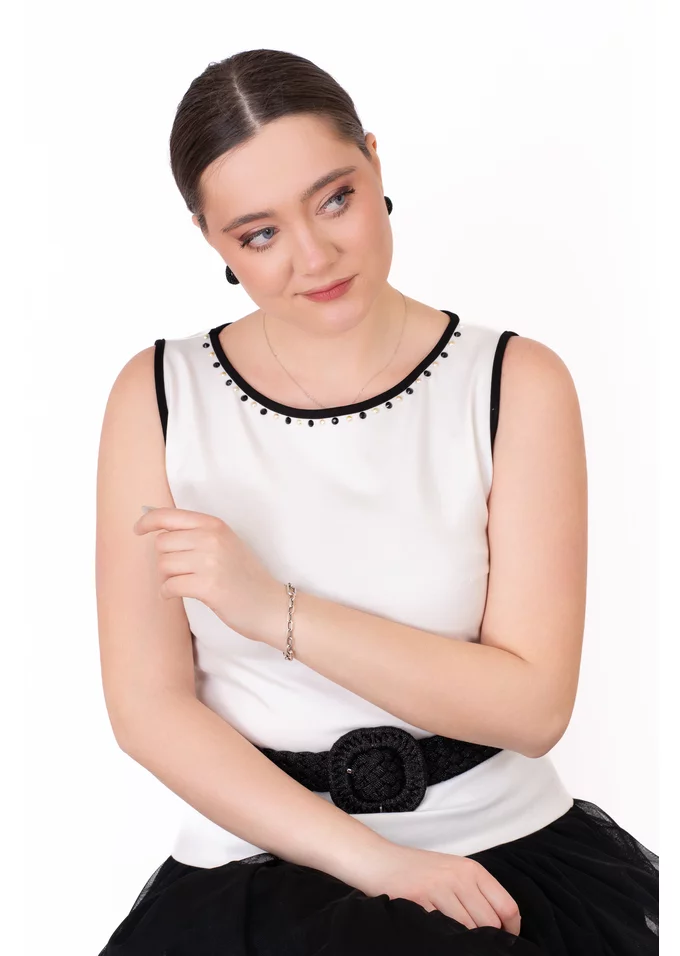Bluza eleganta ivory fara maneci decorata cu strasuri si perle