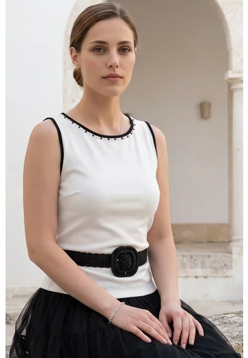 Bluza eleganta ivory fara maneci decorata cu strasuri si perle