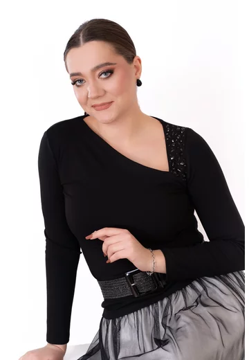 Bluza eleganta neagra cu detaliu din strasuri