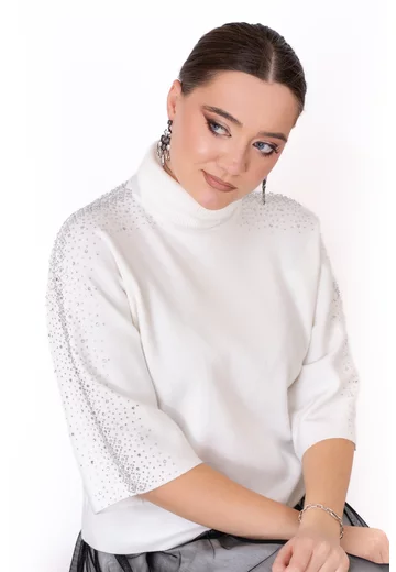 Bluza eleganta sidefata alba decorata cu strasuri si pietre