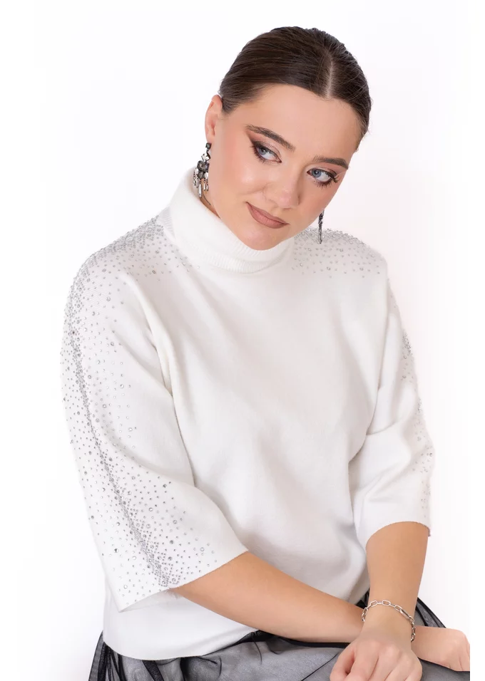 Bluza eleganta sidefata alba decorata cu strasuri si pietre