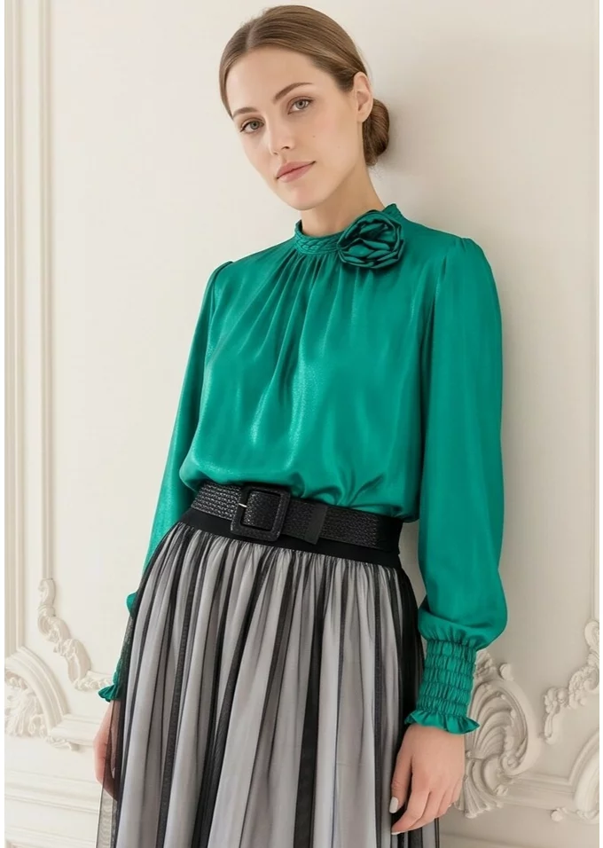 Bluza eleganta verde jad sidefat decorata cu floare