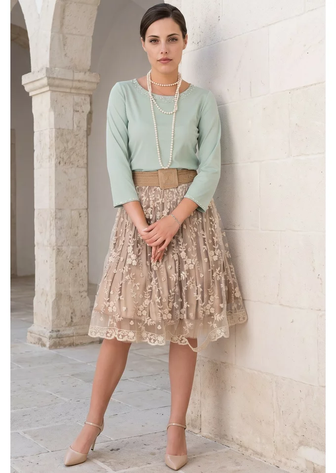 Bluza eleganta verde menta decorata cu perle si strasuri