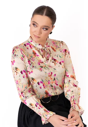 Bluza falling grace din vascoza accesorizata cu snur si strasuri