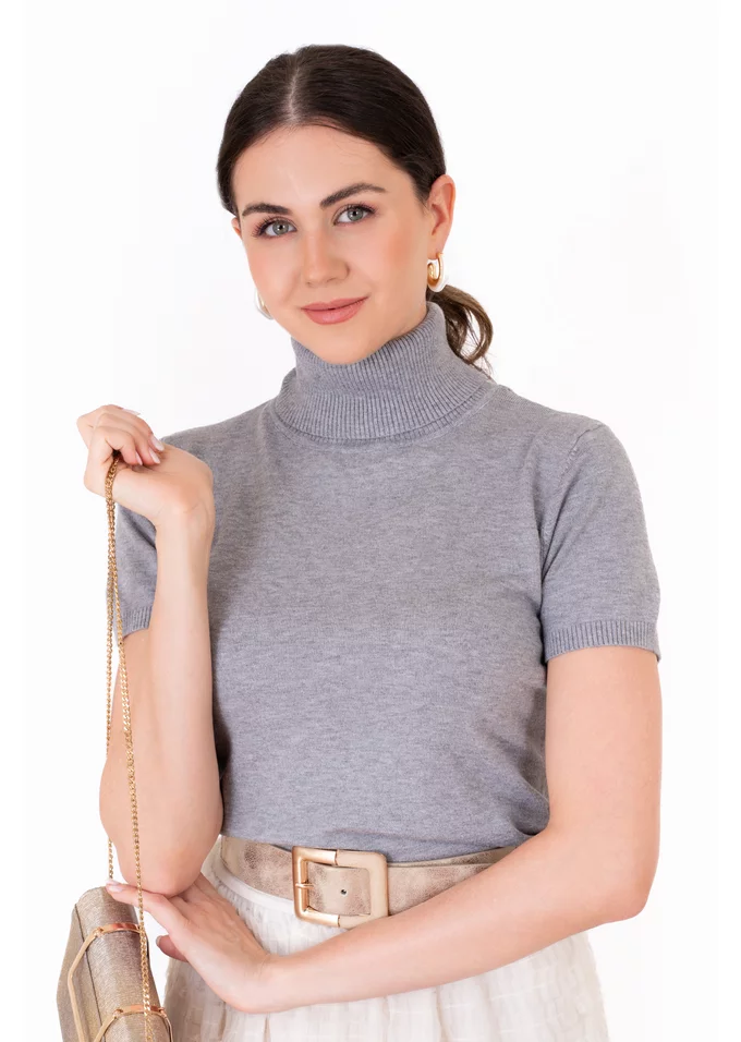 Bluza gri tricotata cu maneca scurta si gat inalt