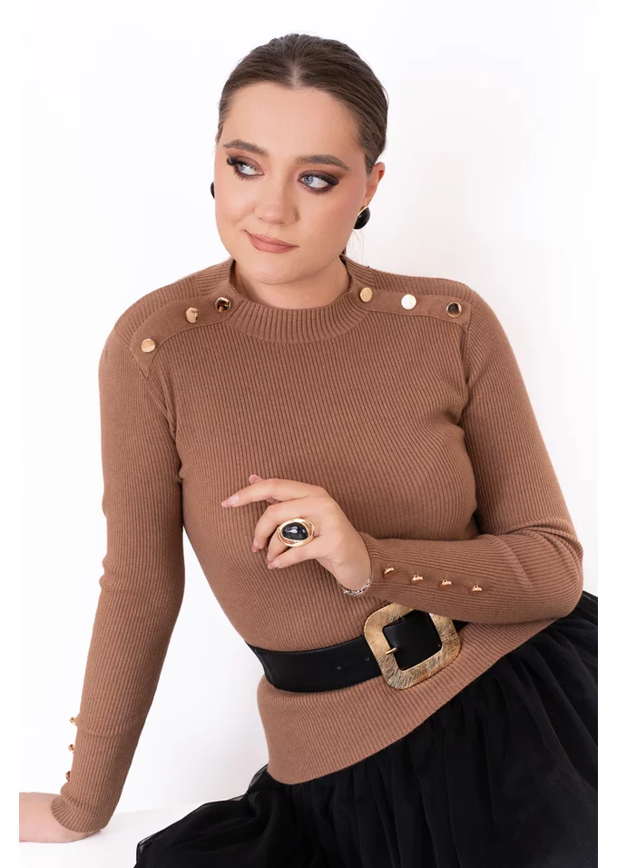 Bluza maro caramel accesorizata cu nasturi
