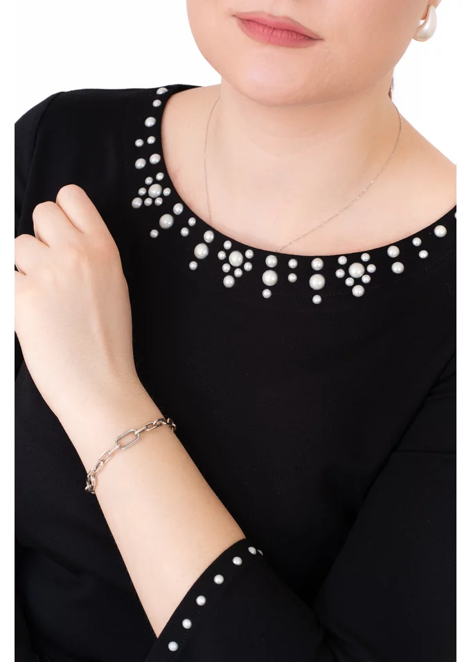 Bluza neagra decorata cu explozie din perle
