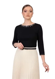 Bluza neagra decorata cu explozie din perle