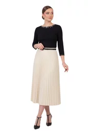 Bluza neagra decorata cu explozie din perle