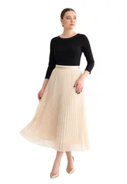 Bluza neagra decorata cu explozie din strasuri ton in ton